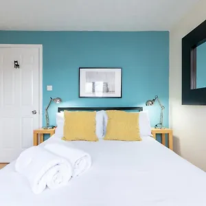 Pass The Keys Spacious Townhouse With 900 Mbps Wifi And Parking Holiday home York